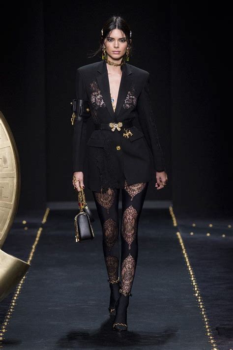 sfilata di versace mfw 2019 tutte le notizie|Discover the Versace Women’s Fall.